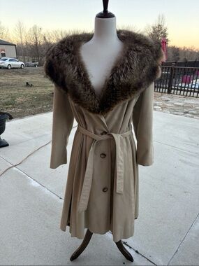 Women's VINTAGE RARE Christian Dior Taupe Trench Coat with Fur Collar